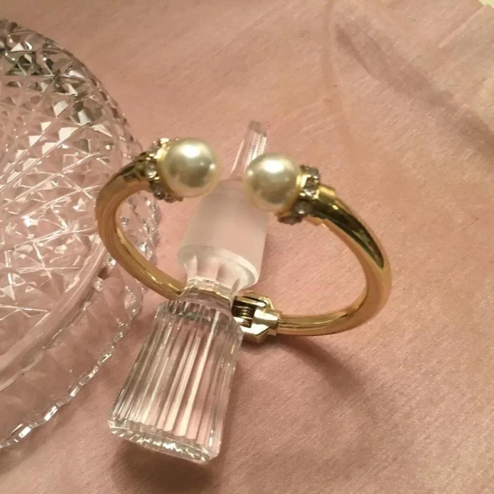 NWOT INC International Concepts (Macy’s brand) Goldtone & Faux Pearl Bracelet